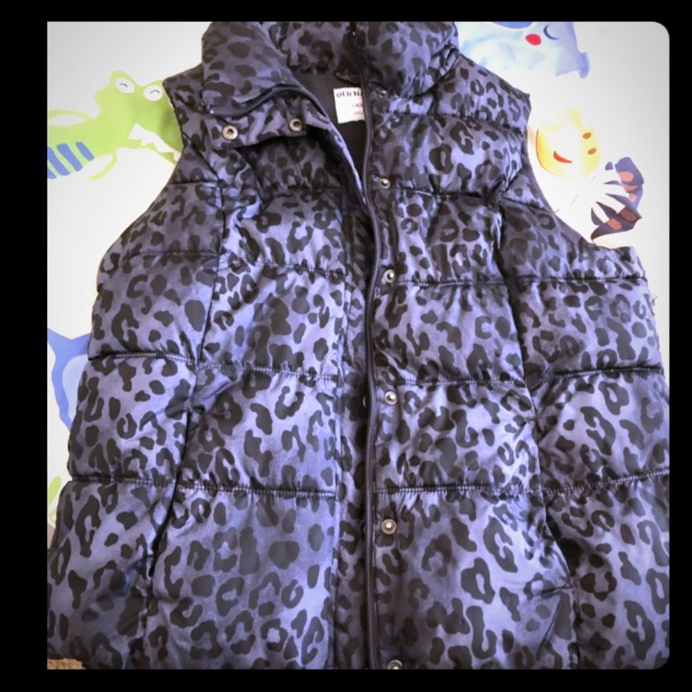 Large old navy puffy vest